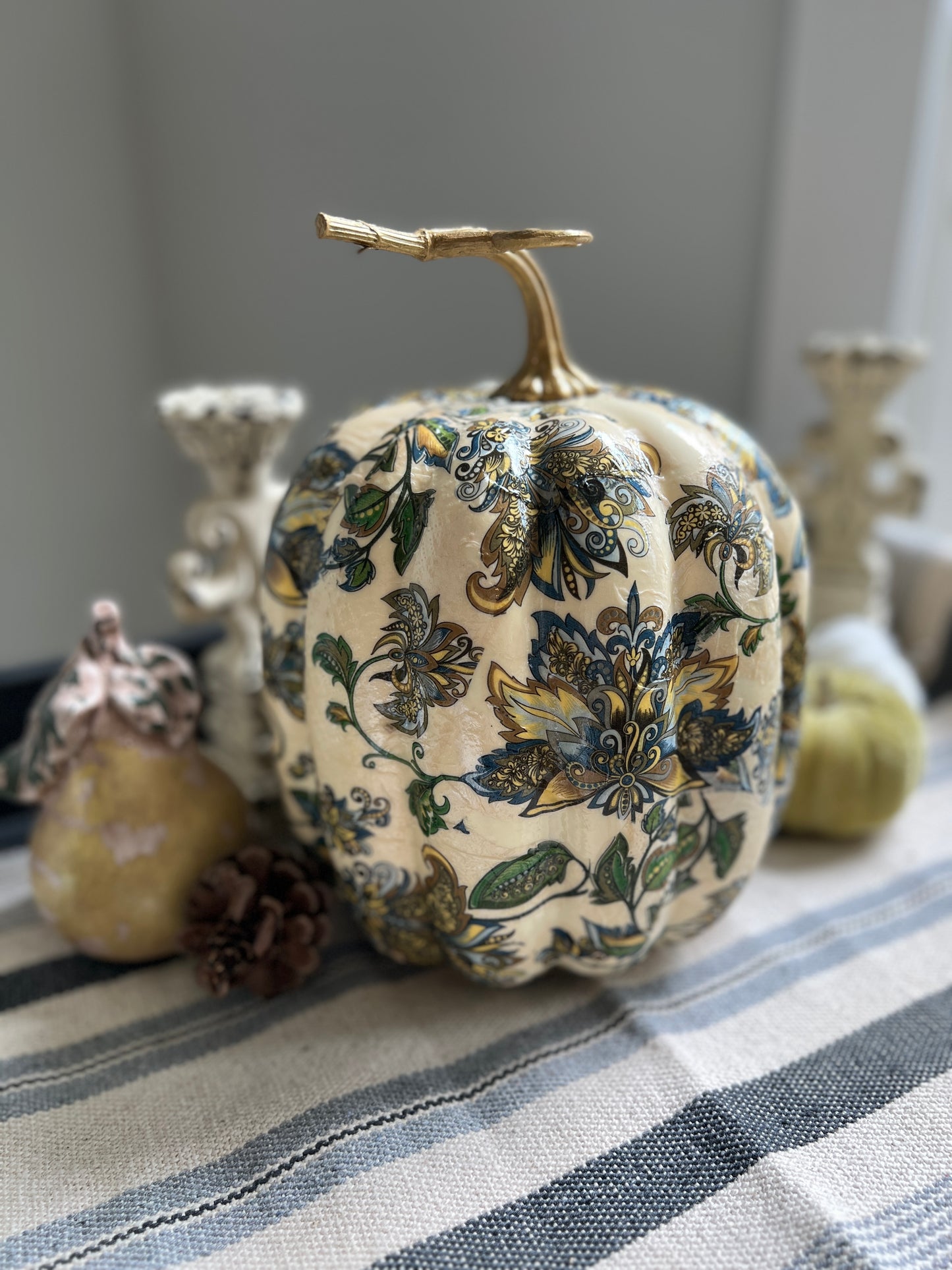 Navy Baroque Pumpkin